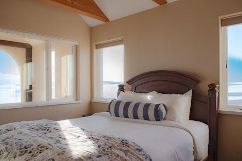 Lakeshore Lodging Lodge 722 — 4-Star Luxury Hotel in Homer, United States