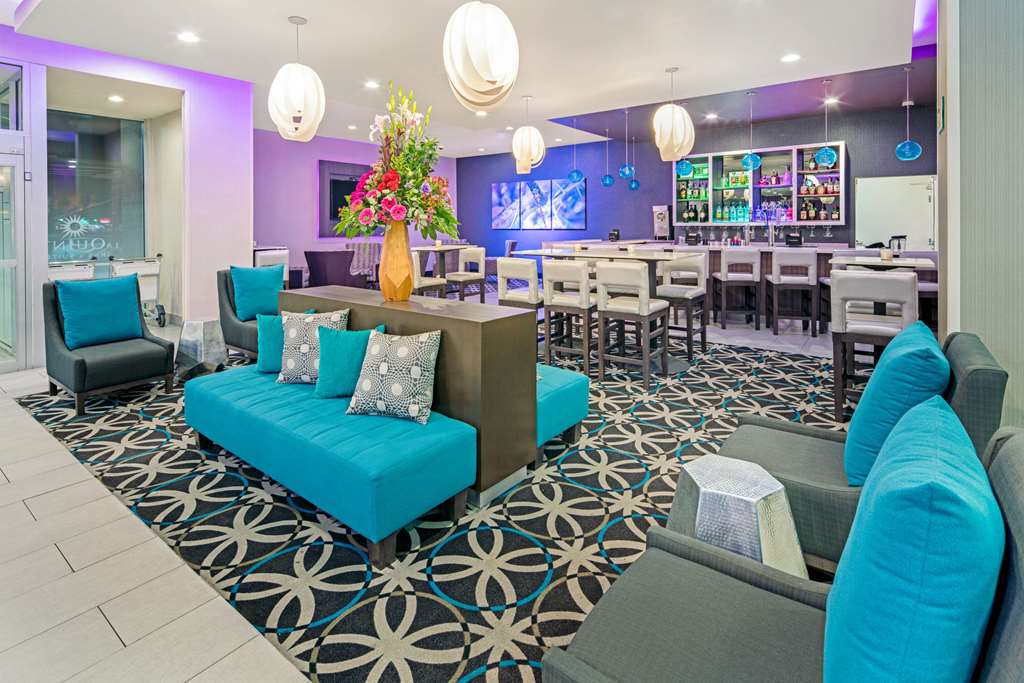 La Quinta Inn & Suites by Wyndham McAllen La Plaza Mall - photo 38