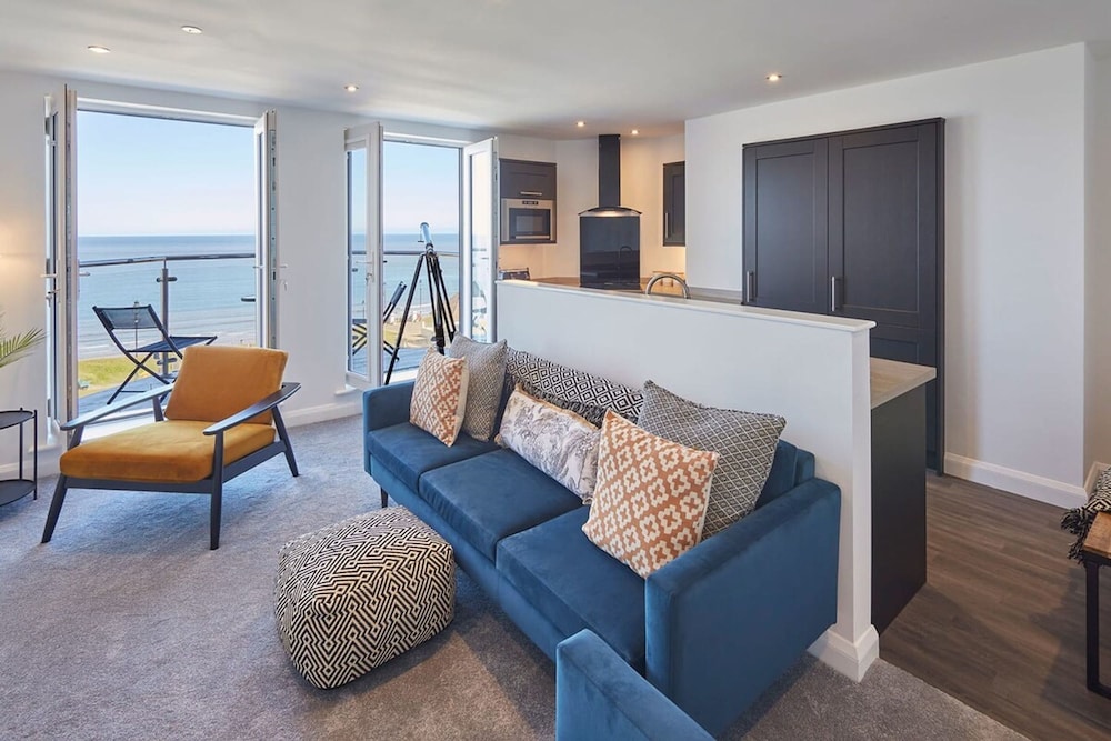 Host & Stay The Waves — 4-Star Luxury Hotel in Whitby, United Kingdom