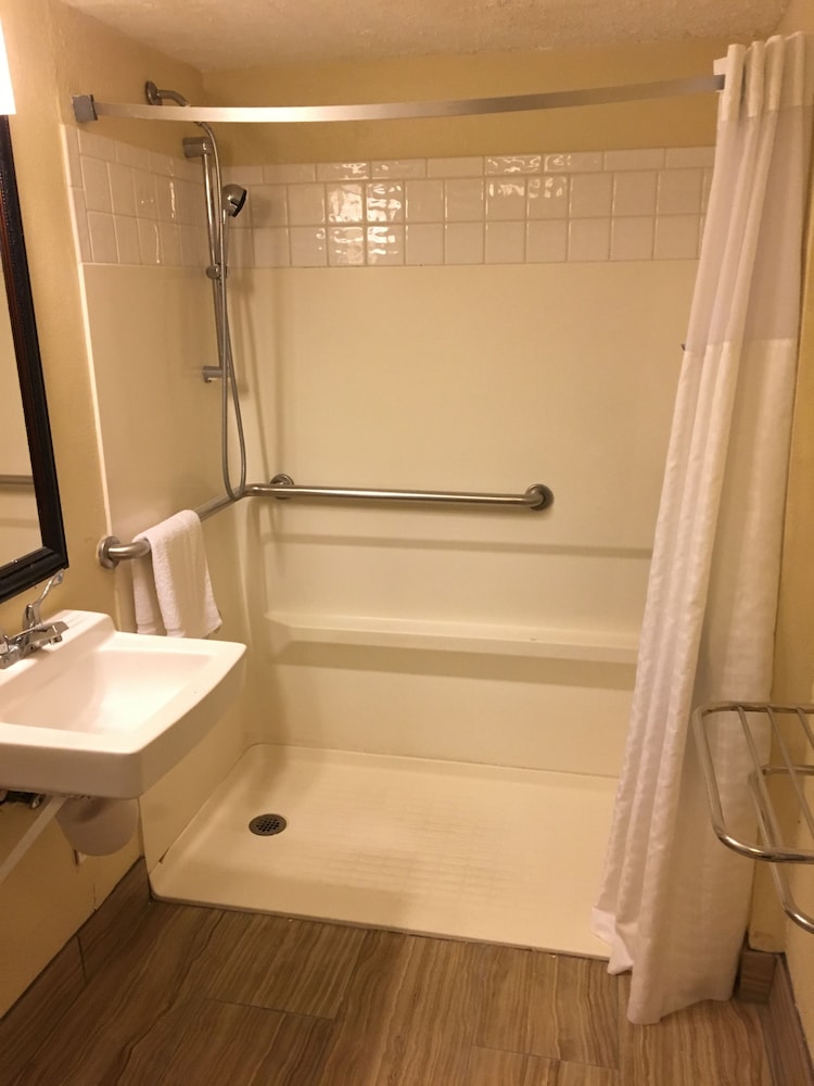 Days Inn by Wyndham Brooksville Dade City - photo 16