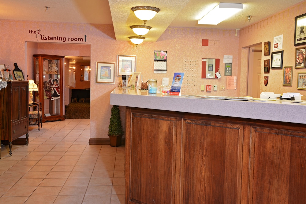 OurGuest Inn and Suites Downtown - photo 3