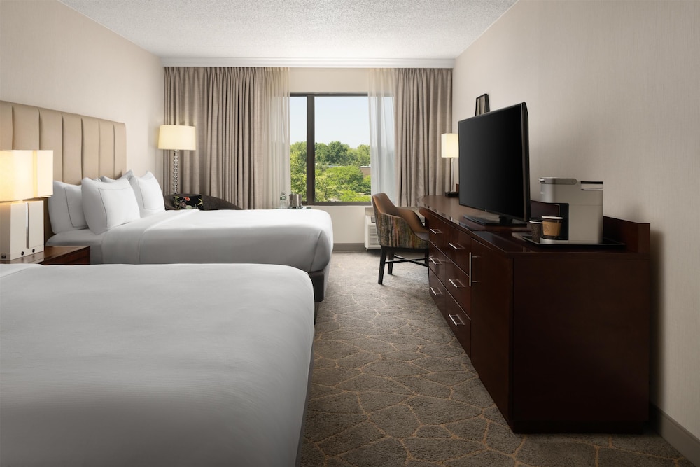 DoubleTree by Hilton Fairfield Hotel & Suites - photo 29