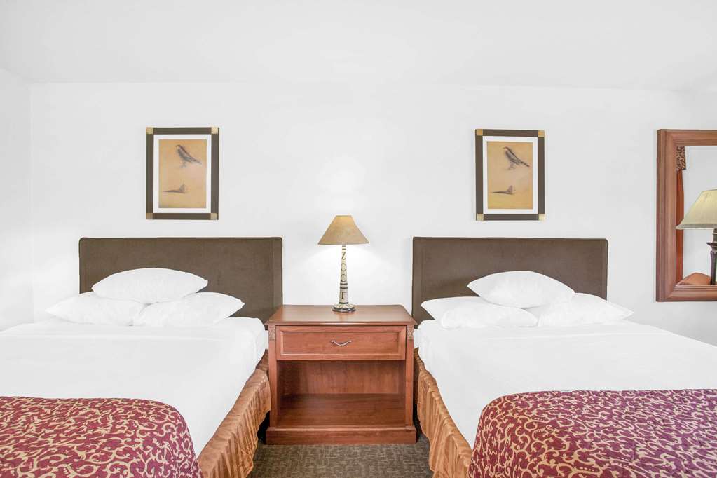 Ramada by Wyndham Barstow - photo 7