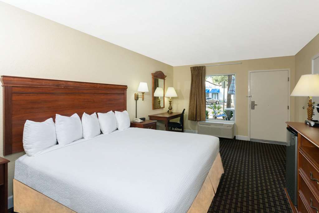 Days Inn by Wyndham Port Charlotte Punta Gorda - photo 7