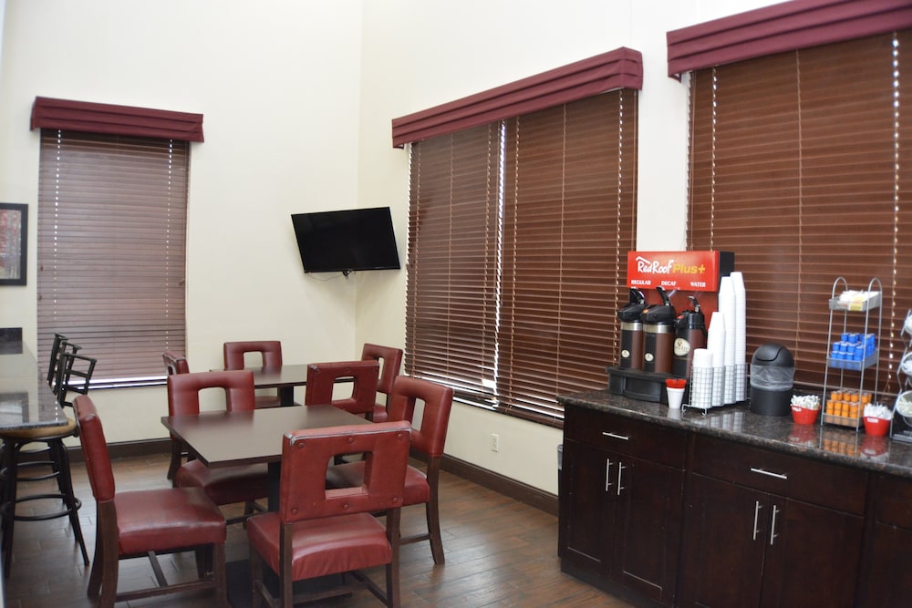 Red Roof Inn PLUS & Suites Chattanooga Downtown - photo 18