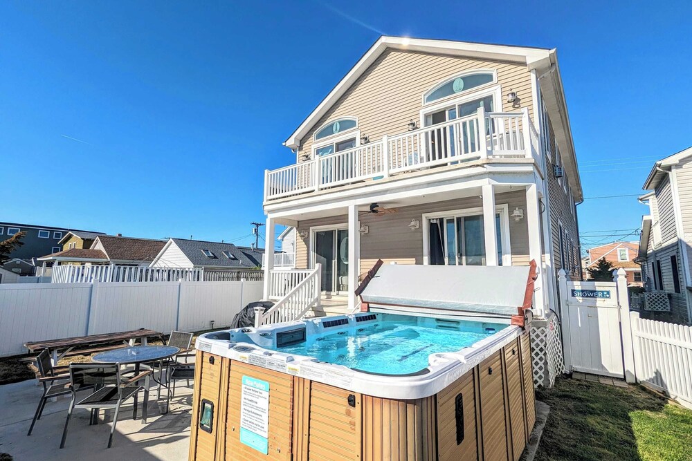 Waves ‘n Wooder by Avantstay Swimspa Game Room Walk to Beach in Wildwood, United States