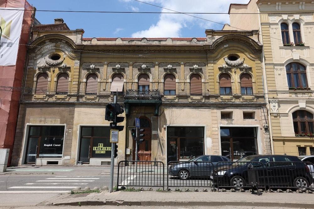 Carol Residence ultra central powered by NEO — 4-Star Luxury Hotel in Timisoara, Romania