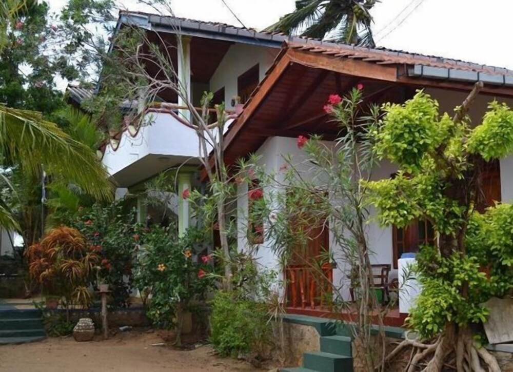 Panorama Rock Cafe — hotel in Tangalle