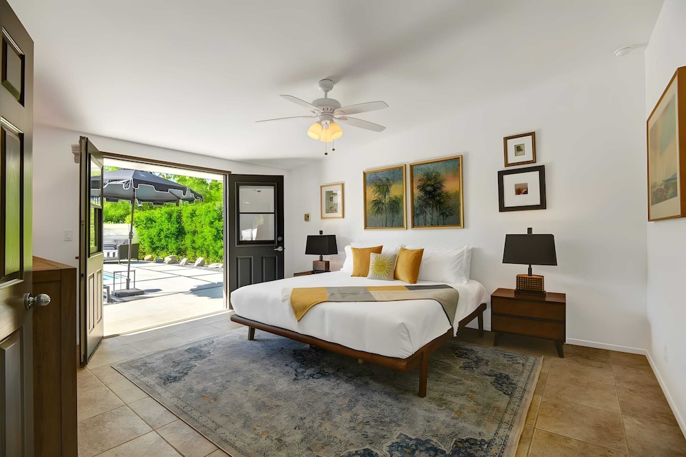 Modern Oasis w Pool Patio Lounge Mountain Views Palo Verde by AvantStay - photo 5
