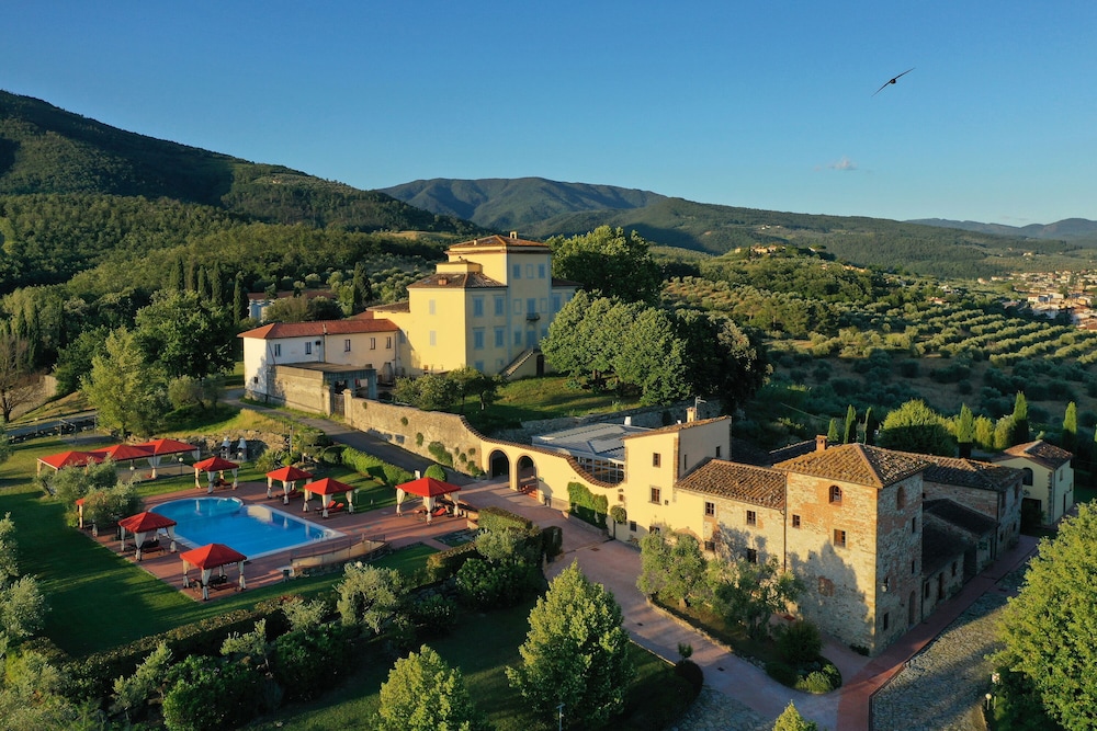 Borgo Antico Fattoria Casalbosco — 4-Star Luxury Hotel in Pistoia, Italy