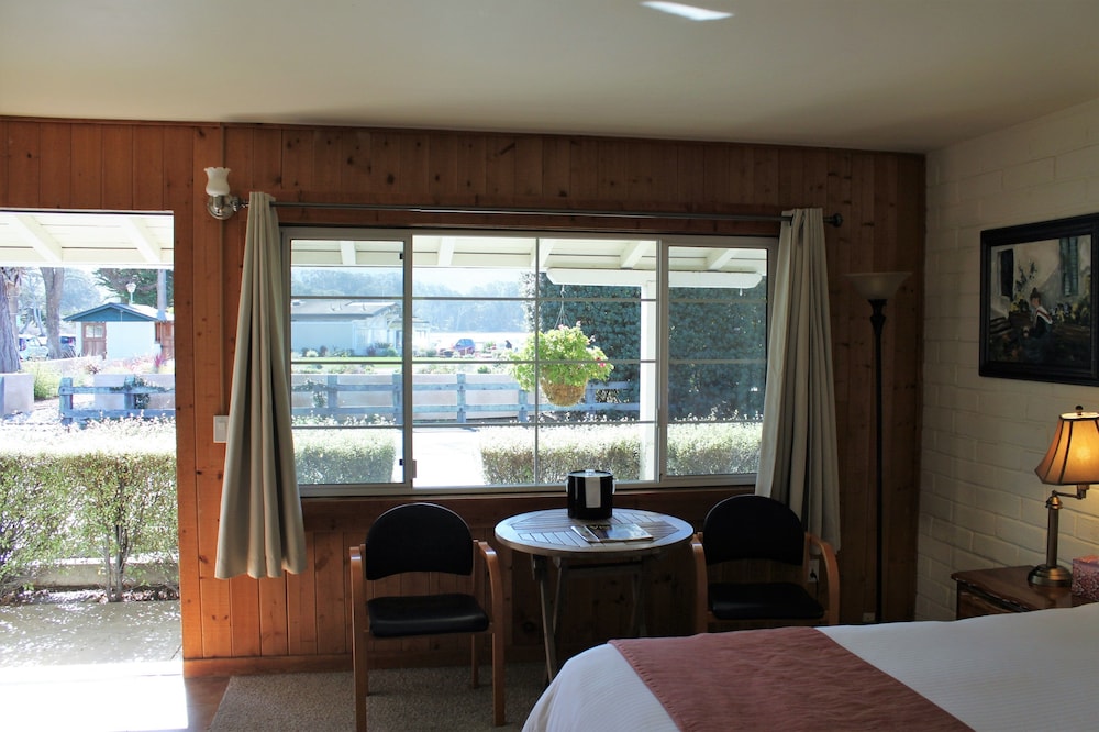 Back Bay Inn - photo 2