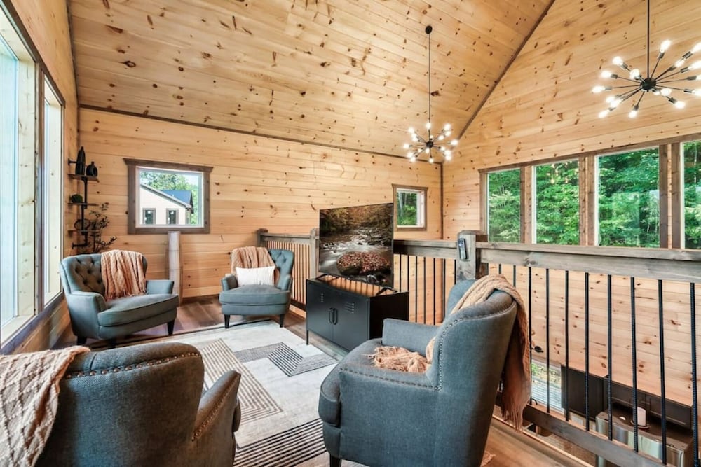 Tranquil Mountain Getaway By Ghosal Luxury Lodging - photo 19