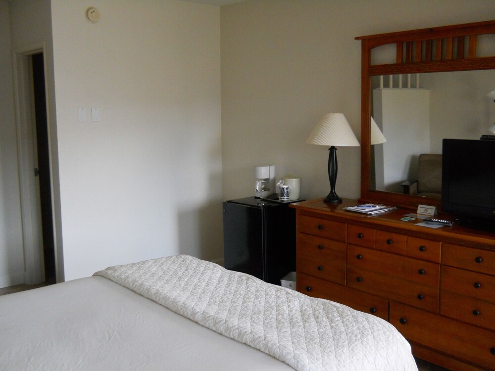 Legacy Harbour Hotel & Suites - photo 11