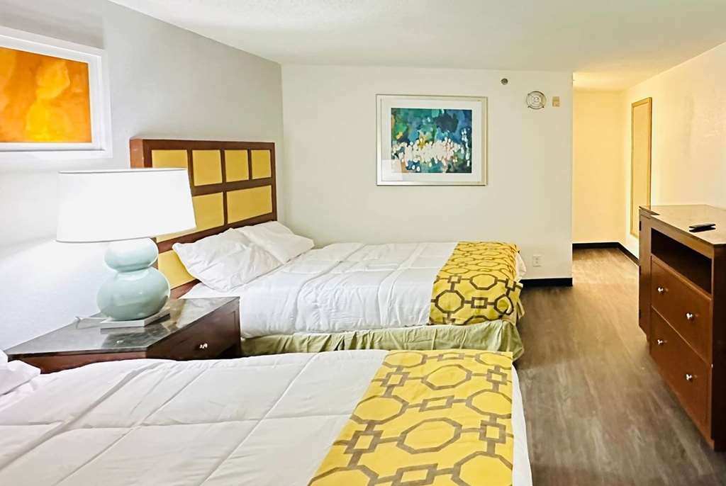 Baymont Inn and Suites by Wyndham Columbus Near OSU - photo 65