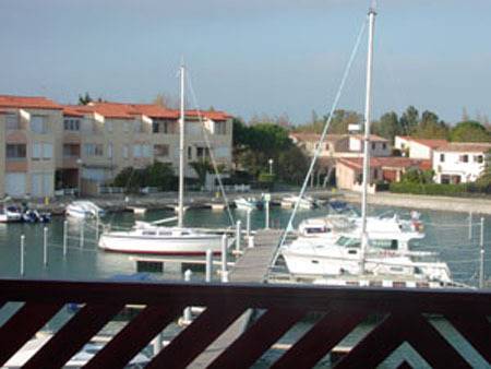 Les Quais de l’Amirauté in Saint-Cyprien, France