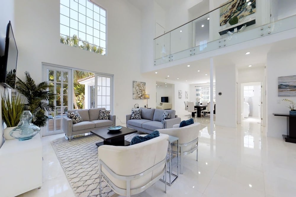 Beautiful Hollywood Beach 4b r Home W heated Pool — 4-Star Luxury Hotel in Hollywood, United States