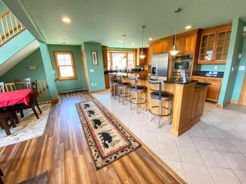 P5 Ski in Ski out rare find Presidential View single family with garage pool table ping pong - photo 51