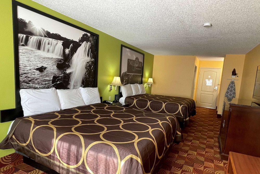 Super 8 by Wyndham Lake of the Ozarks - photo 9