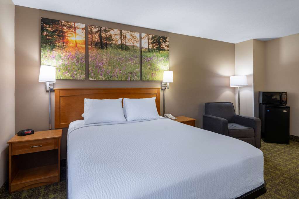 Days Inn & Suites by Wyndham Madison - photo 14