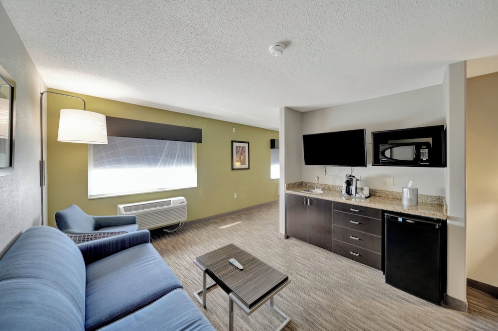 Holiday Inn Express Hotel & Suites Beatrice by IHG - photo 53