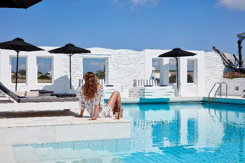 Mr and Mrs White Paros — 4-Star Luxury Hotel in Naousa, Greece
