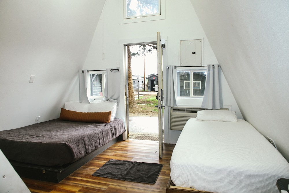 Trailhead Cabins & Lodging - photo 14