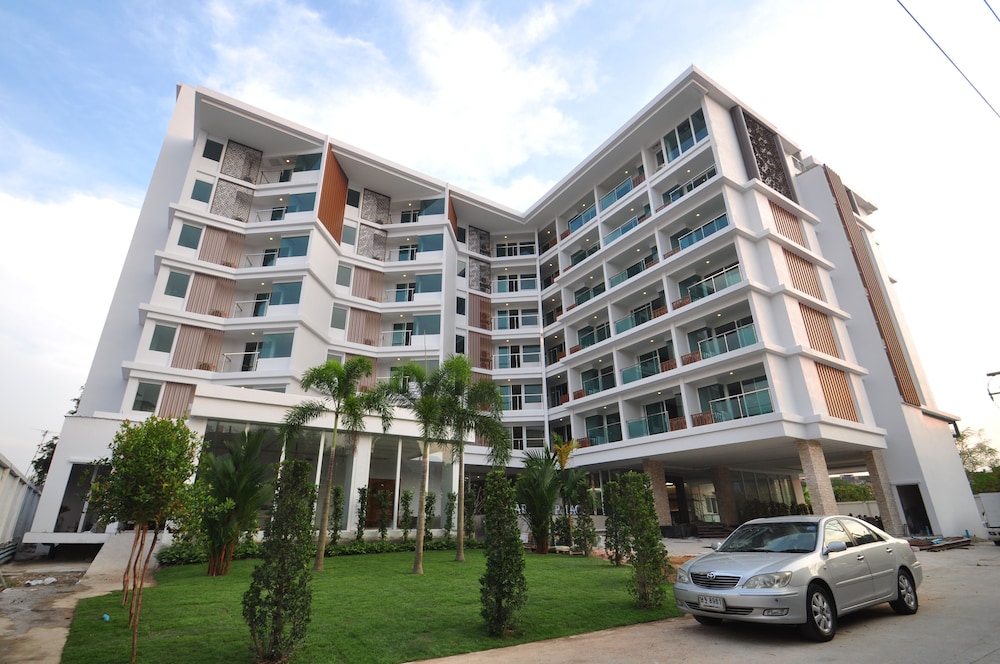 Vareena Palace Hotel — 4-Star Luxury Hotel in Pattaya, Thailand