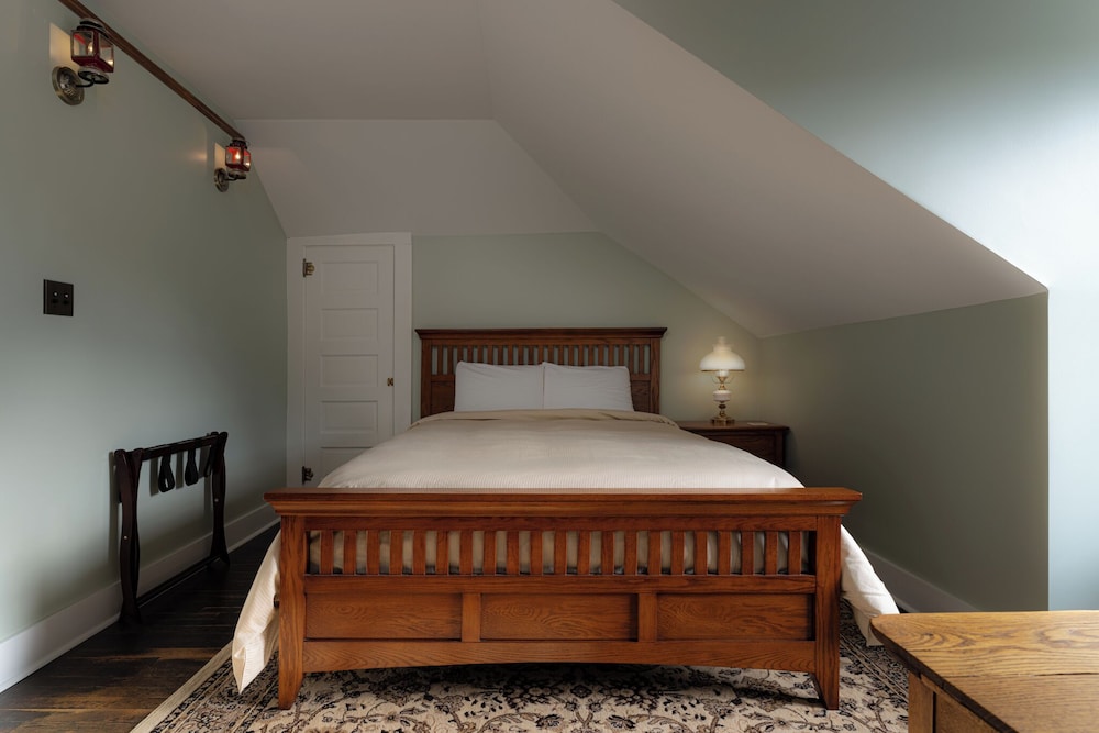 The NuWray Hotel & Carriage House - photo 36