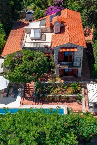 Seaside family friendly house with a swimming pool Jelsa Hvar 23760 — 4-Star Luxury Hotel in Jelsa, Croatia