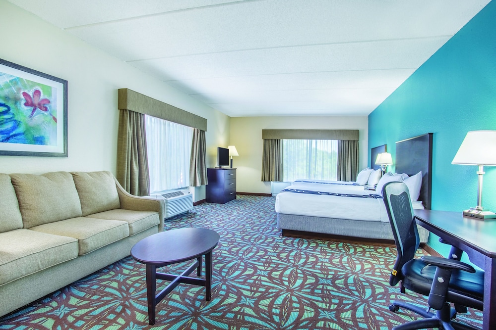 La Quinta Inn & Suites by Wyndham Sarasota I75 - photo 19
