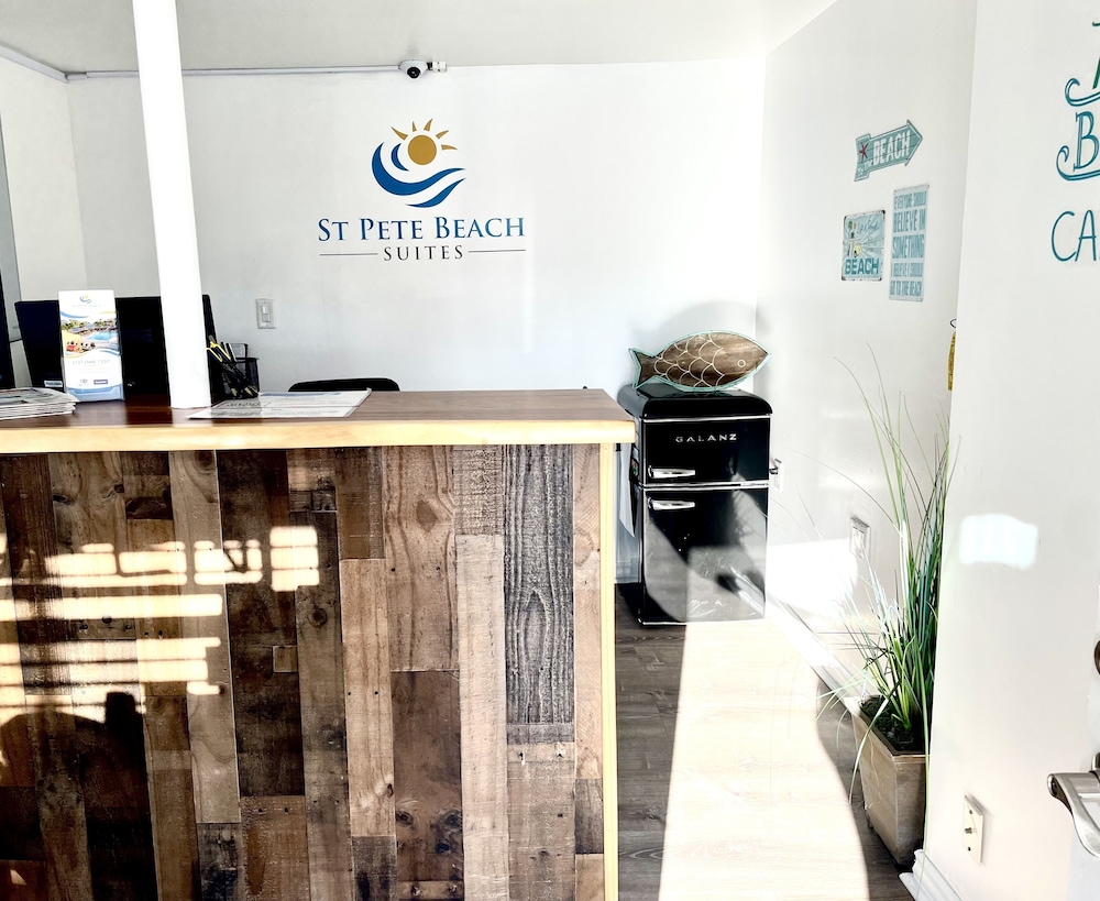 St Pete Beach Suites - photo 2
