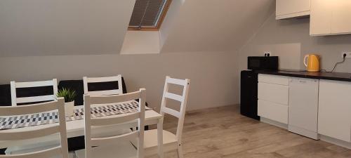 Apartamenty Wilga spokojne miejsce z całorocznym zewnętrznym wspólnym jacuzzi sauną i letnim basenem — 4-Star Luxury Hotel in Wilga, Poland