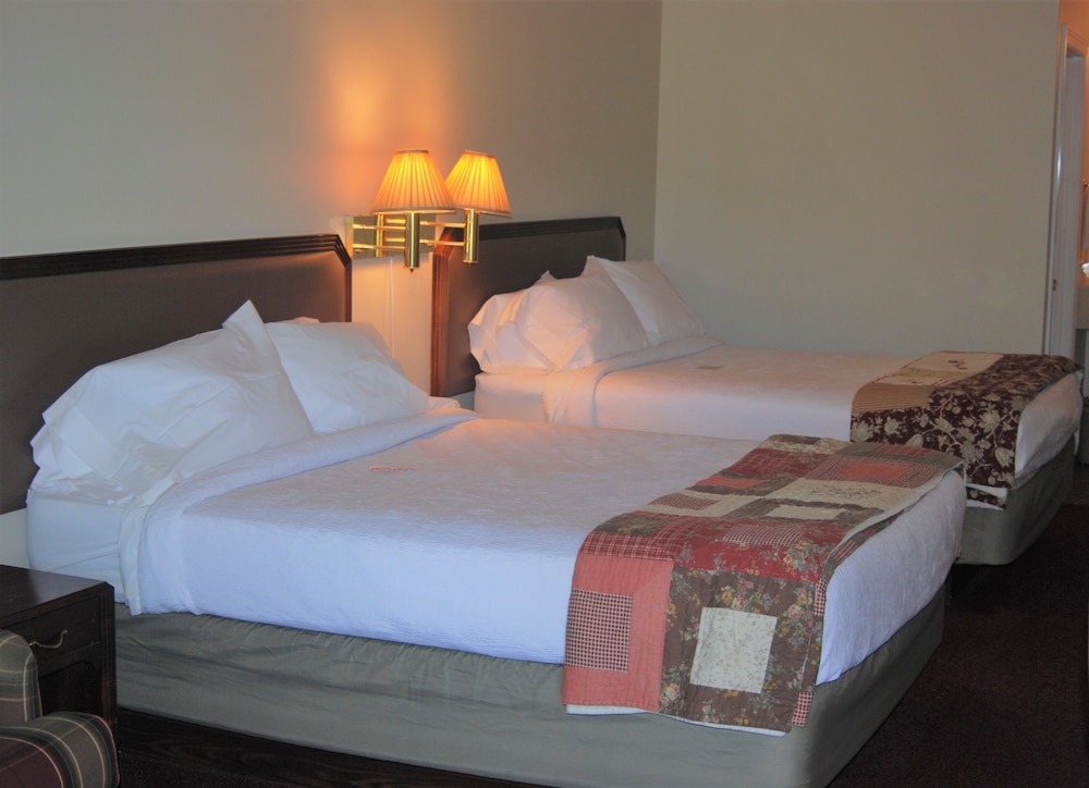The Golf Inn at QC Resort and RV - photo 2