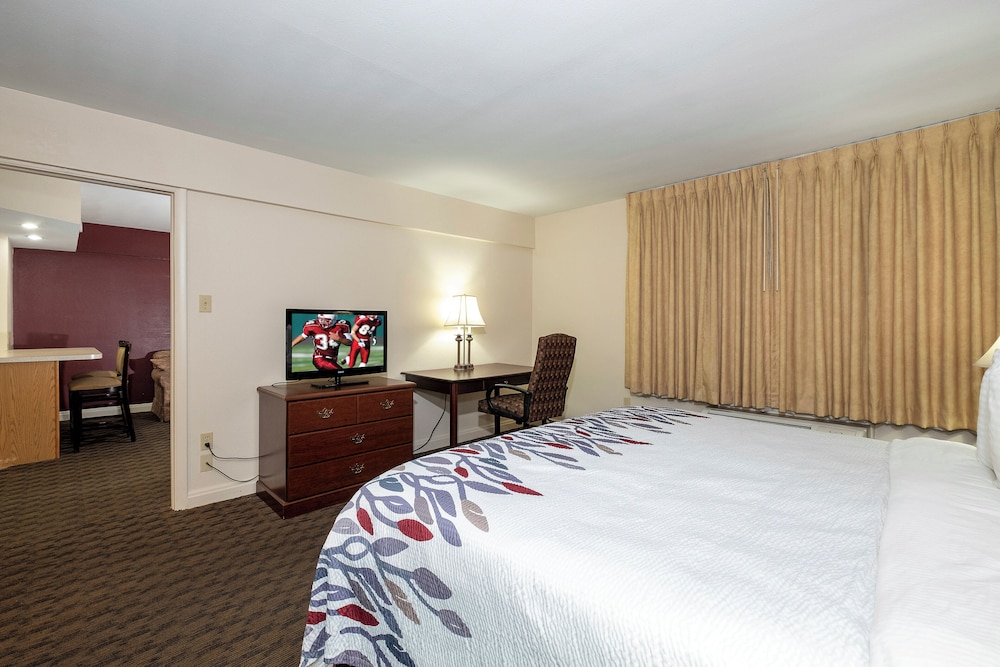 Red Roof Inn & Suites Hazleton - photo 9