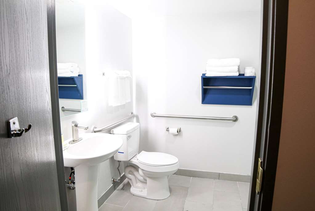 Microtel Inn & Suites by Wyndham Charlotte Northlake - photo 34