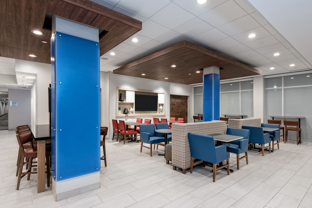 Holiday Inn Express & Suites Bryan College Station by IHG - photo 28