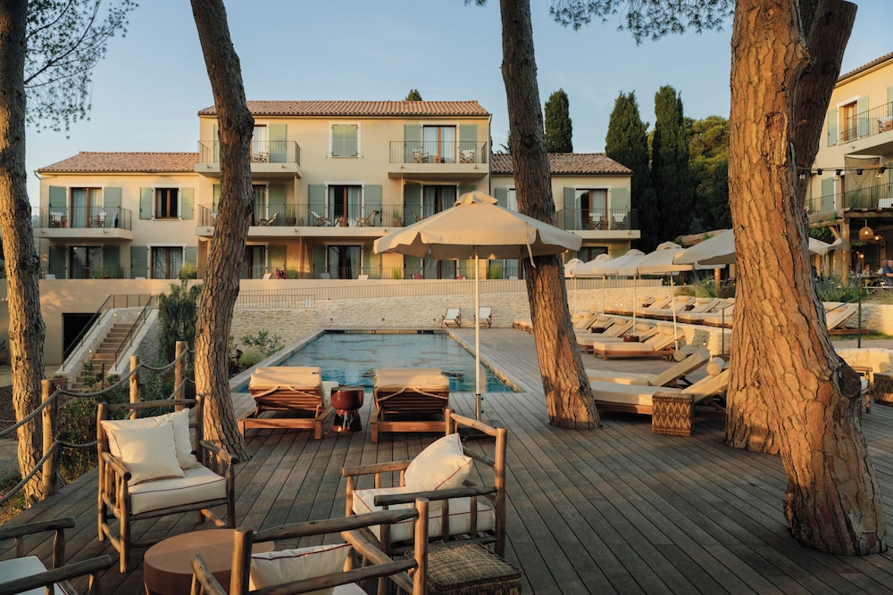Boutique Hotel Et Restaurant Basgi Basgi — Saint Florent Sur Cher