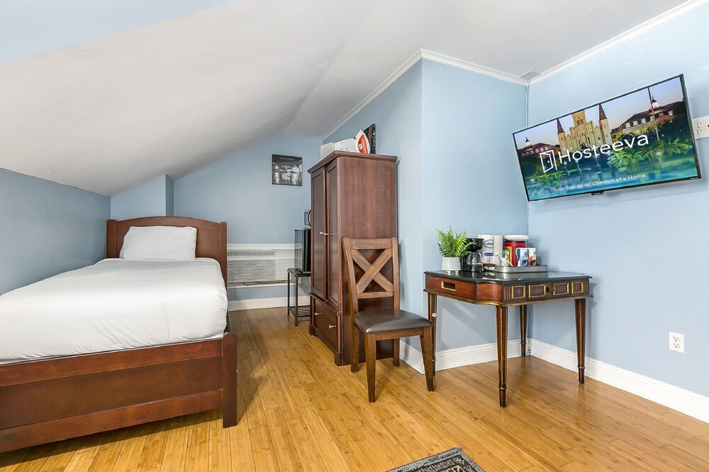 Canal Express Rooms - photo 22