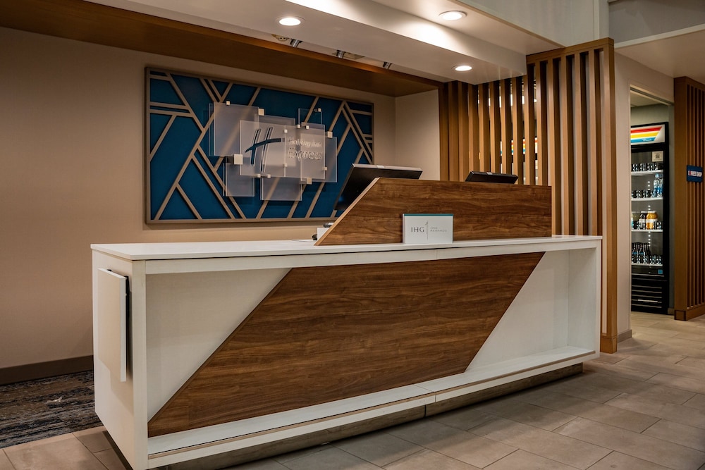 Holiday Inn Express Hotel & Suites West Chester by IHG — hotel in West Chester