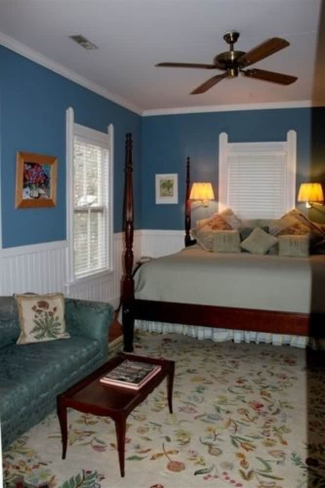 Edgeworth Inn - photo 6