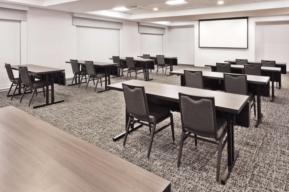 Hampton Inn & Suites Phenix City Columbus Area - photo 32