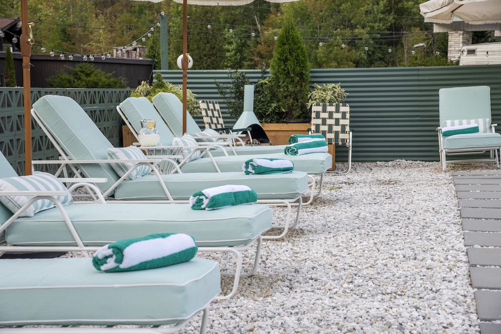 The Springs Motel - photo 53