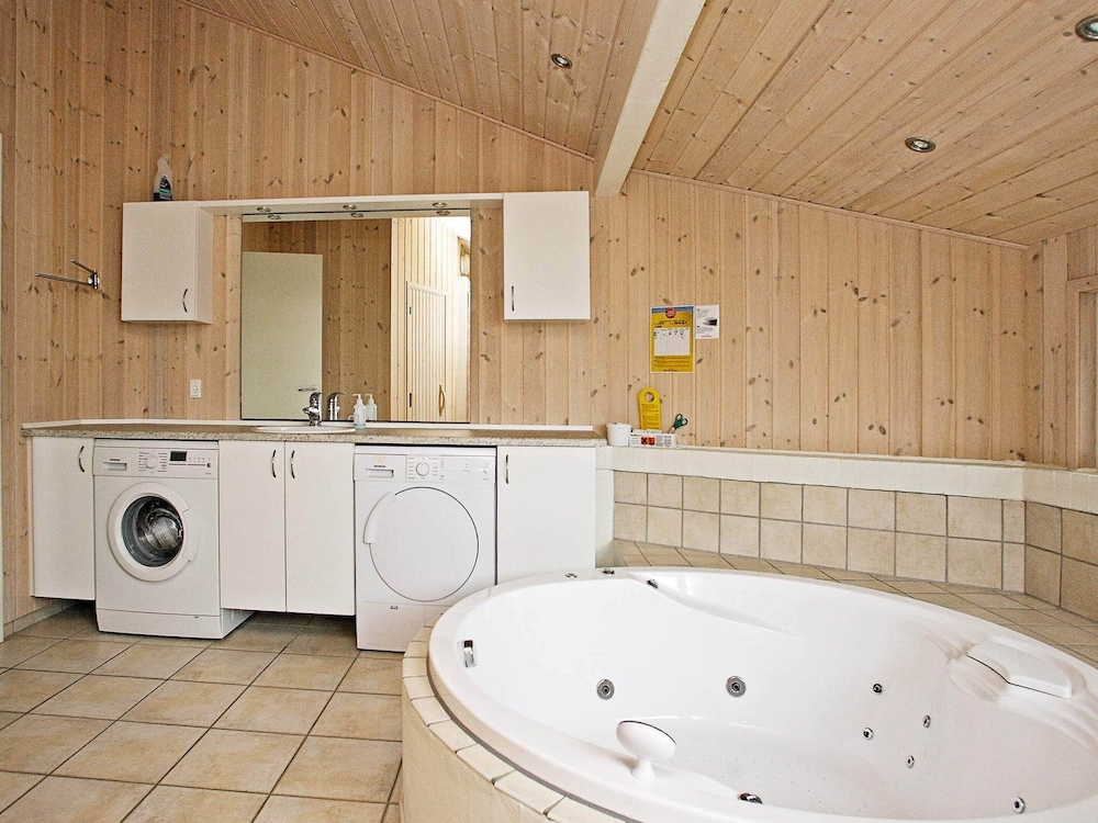 Seaside Retreat With Spa By Traum Ferienwohnungen — Sindal — photo 4