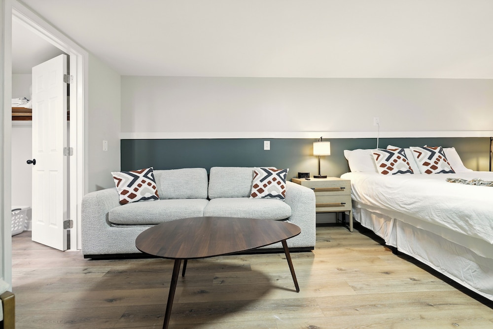 Hillside Motel LLC - photo 23