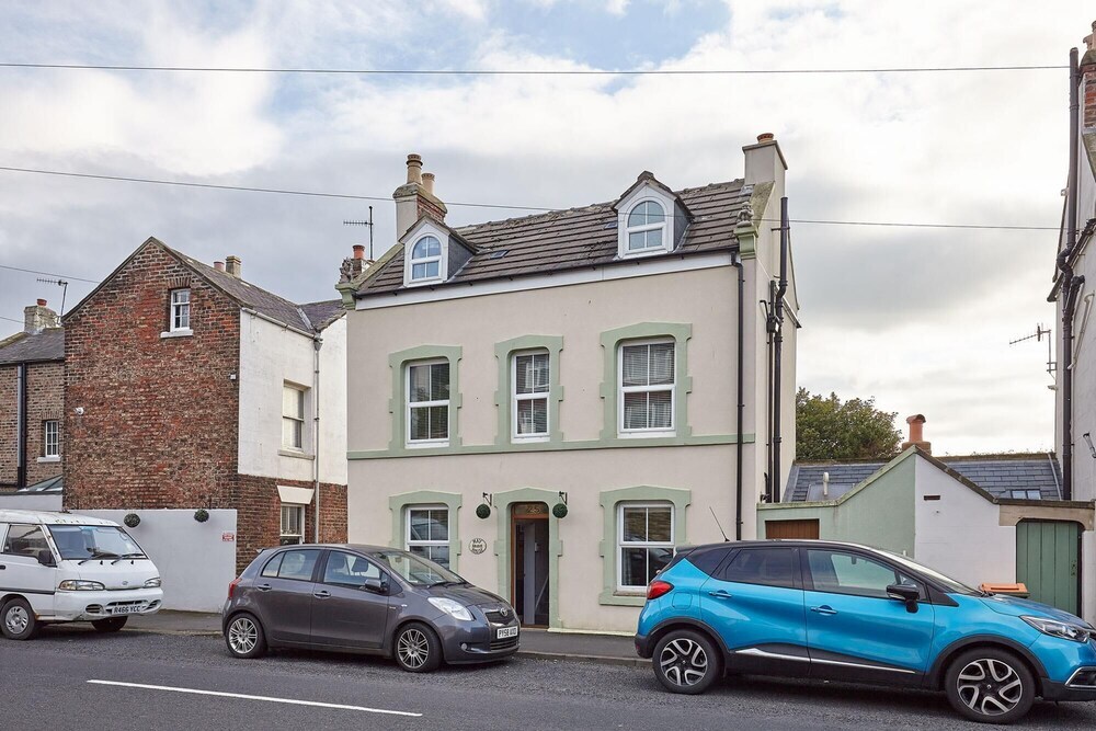 May House 3 Bedroomed House Whitby