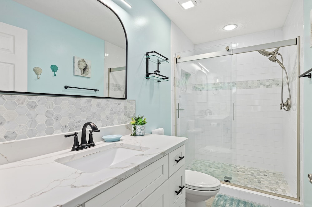 Sago by the Sea: 2 bed 2.5 bath Retreat Steps From the Beach Sleeps 7 - photo 15