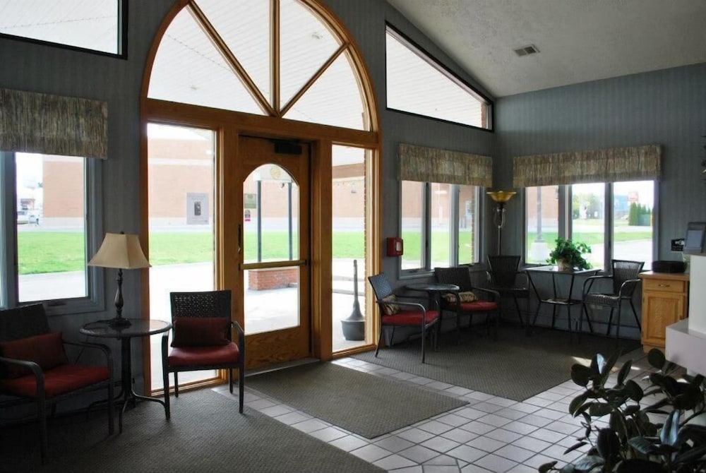 Fleetwood Inn & Suites - photo 4