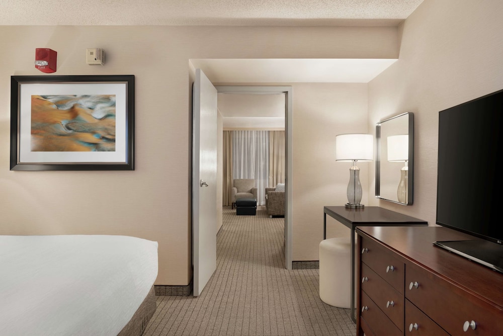 Embassy Suites by Hilton Cincinnati RiverCenter - photo 27
