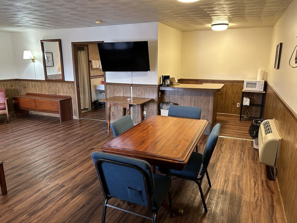 Valley Inn and Suites - photo 15