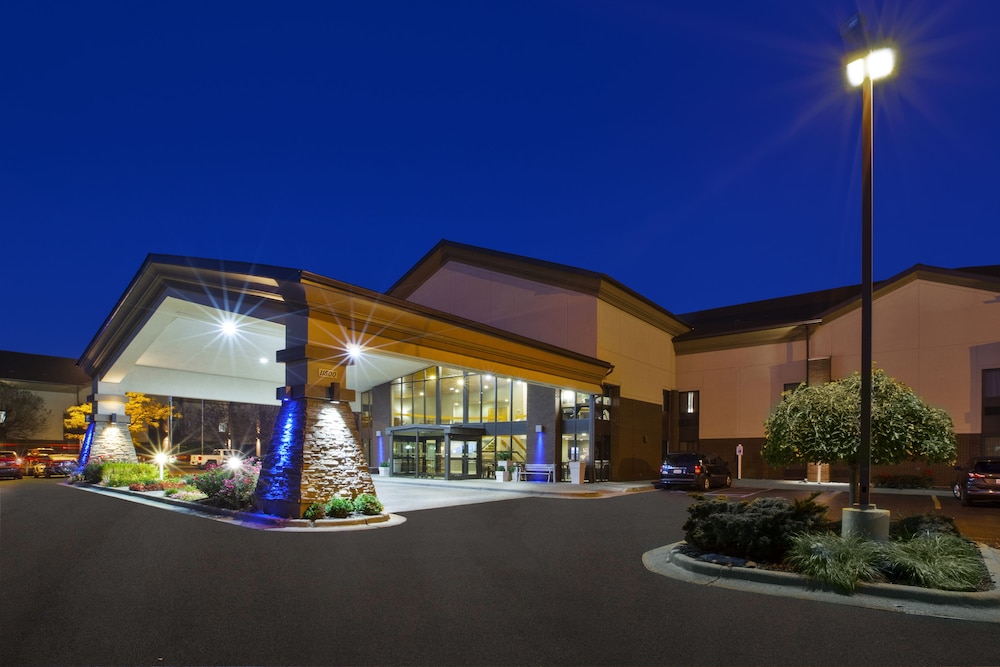 Holiday Inn Express Detroit Warren By Ihg — Warren